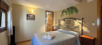 Entrefrutales - Rural House among Trees and Aromas