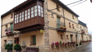 Exterior - Entrefrutales - Rural House among Trees and Aromas (La Vilueña)
