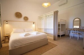Iron/ironing board, WiFi, bed sheets - Vrbo Property (Porches)