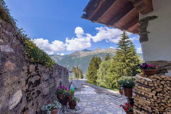 Montagne, Chaîne De Montagnes, Station De Montagne, Alpes, Vallée, Crête, Mur De Pierre, Massif, Pot De Fleur, Village De Montagne