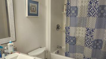 Apartment, 1 Bedroom | Bathroom