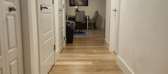 Cozy Riverview Apartment Modern Comfort and Scenic Views