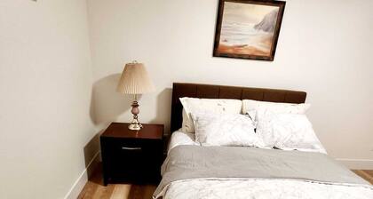 Cozy Riverview Apartment Modern Comfort and Scenic Views