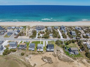 A coastal residential area with houses, a beach, and a clear view of the ocean. - East Sandwich Beach Escape with Marsh Views (East Sandwich)