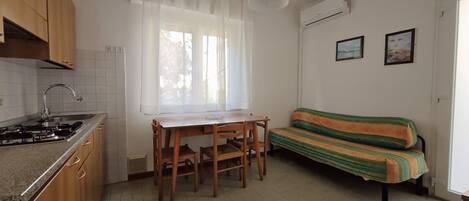 Apartment, 1 Bedroom, City View | Living room