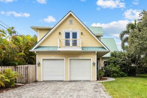 Exterior - Tranquil 6-bedroom retreat in Hobe Sound for your getaway (Hobe Sound)