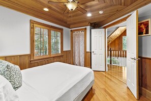 Room - Tranquil 6-bedroom retreat in Hobe Sound for your getaway (Hobe Sound)