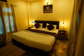 Desk, laptop workspace, free WiFi - The Grand Ganga Paying Guest (VARANASI)