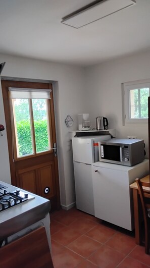 Private kitchen - Vrbo Property (La Bachellerie)