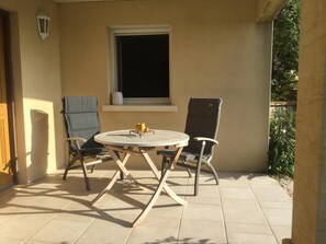 Outdoor dining - Vrbo Property (La Bachellerie)