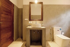 Douche, articles de toilette gratuits, sèche-cheveux
