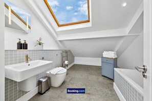 Bathroom - Flat -12 (London)