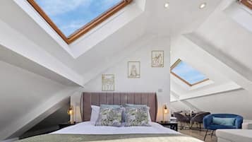 Apartment, 1 King Bed with Sofa bed, Non Smoking, Kitchen | Iron/ironing board, free WiFi