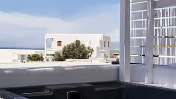 Deluxe Suite Sea View with Outdoor Hot Tub | Outdoor spa tub