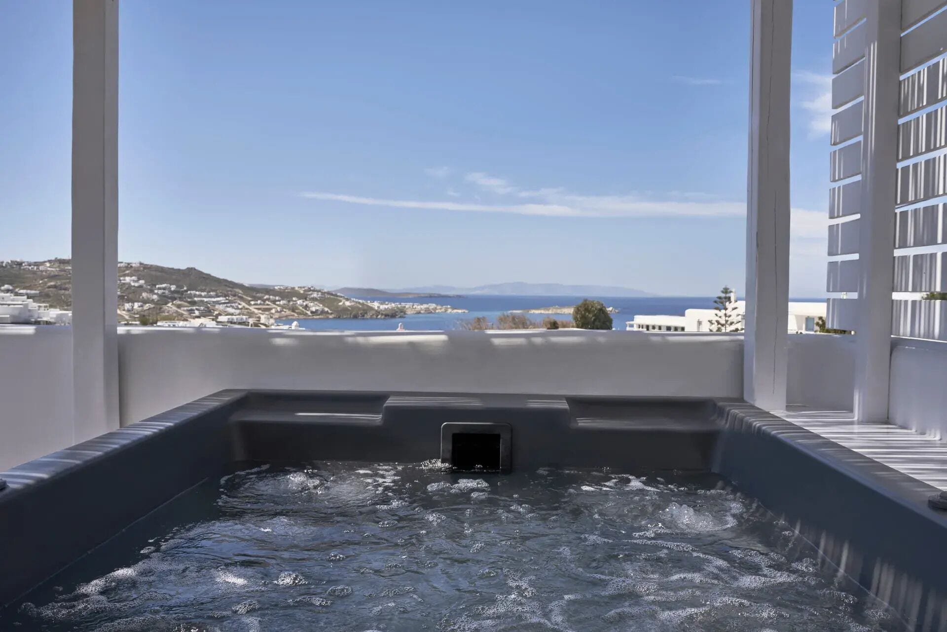Deluxe Suite Sea View with Outdoor Hot Tub | Outdoor spa tub