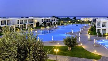 Indoor pool, 6 outdoor pools