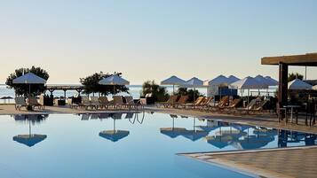 Indoor pool, 6 outdoor pools