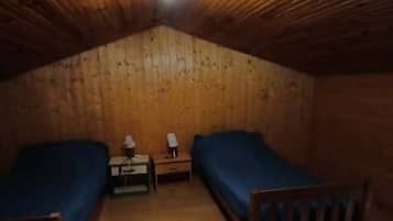 Tabla de planchar con plancha, wifi y ropa de cama
