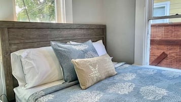 2 chambres, fer et planche à repasser, Wi-Fi, draps fournis
