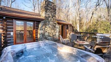 House, 1 King Bed (Buckhorn Hideaway) | Outdoor spa tub