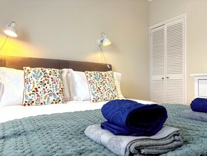 2 slaapkamers, een strijkplank/strijkijzer, gratis wifi, beddengoed