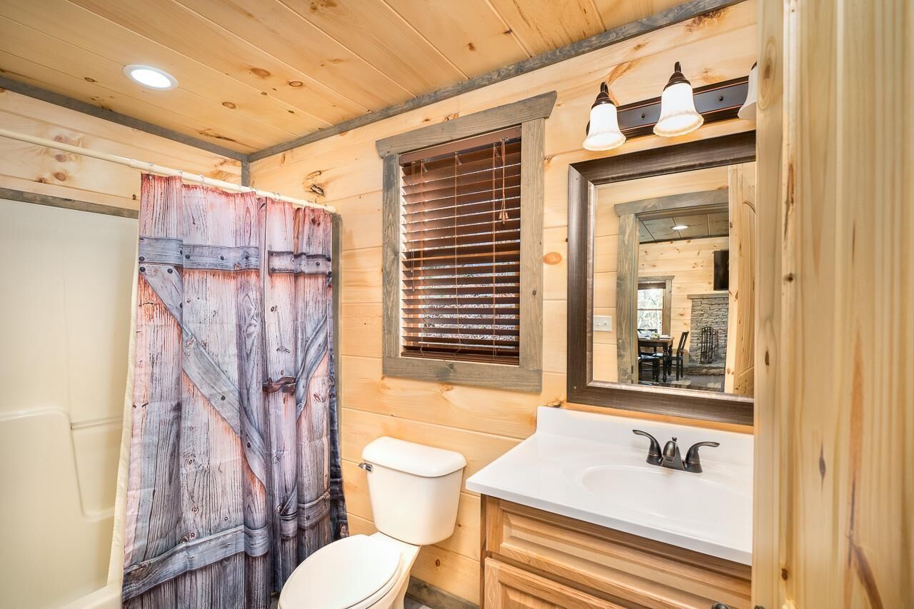 House, 1 King Bed with Sofa bed (Gone Fishing) | Bathroom