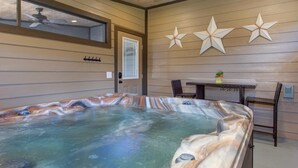 Nhà, nhiều giường (Destination Dolly) | Bồn tắm spa trong nhà