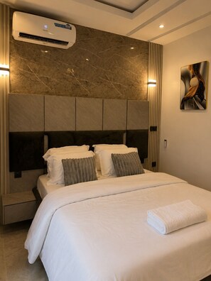 1 habitación, tabla de planchar con plancha, wifi y ropa de cama 