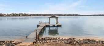 Serene Lakefront Guest Suite~ Private Bath & Entry