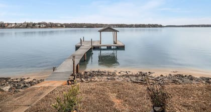 Serene Lakefront Guest Suite~ Private Bath & Entry