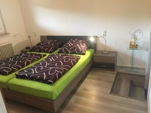 Iron/ironing board, WiFi, bed sheets - Apartment approx. 53 m² with Terrace (Niedereschach)