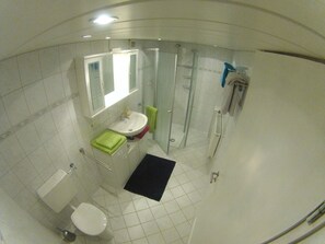 Shower, hair dryer, towels - Apartment approx. 53 m² with Terrace (Niedereschach)