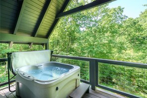 House, 1 Katil Raja (King) (Lil' Smoky Studio) | Tab spa terbuka