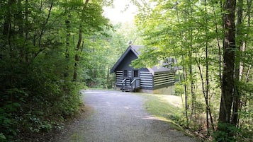 House, 1 King Bed (Lil' Smoky Studio) | Exterior