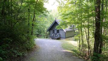 House, 1 King Bed (Lil' Smoky Studio) | Exterior