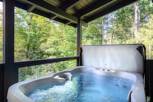 Casa, 1 cama de matrimonio grande con sofá cama (Lakeside Rendezvous) | Bañera de hidromasaje al aire libre