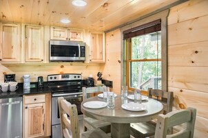 Casa, 1 cama King e sofá-cama (Lakeside Rendezvous) | Cozinha privada | Fogão