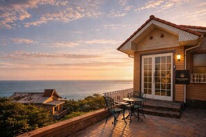 Outdoor dining - Peaceful Ocean View Villa with Free Parking & Full Kitchen (Miyazaki)