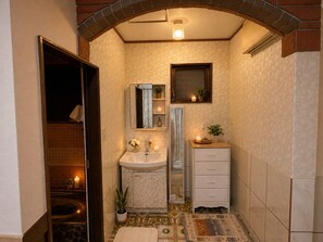 Bathroom - Peaceful Ocean View Villa with Free Parking & Full Kitchen (Miyazaki)