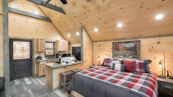 House, 1 King Bed (Solitude Studio)