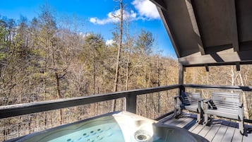 House, 1 King Bed (Solitude Studio) | Outdoor spa tub