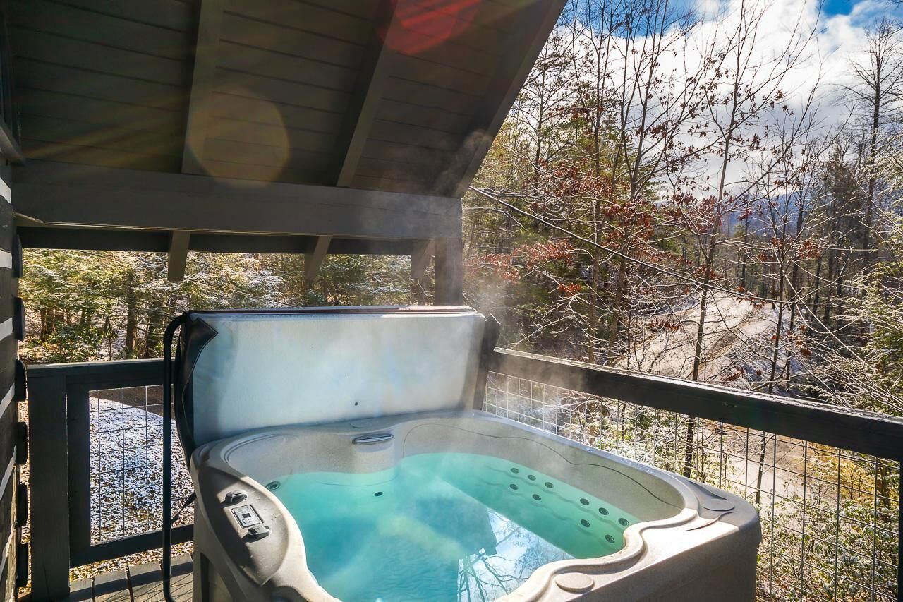 House, 1 King Bed (Still Waters Studio) | Outdoor spa tub