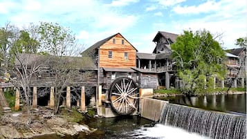 House, 1 King Bed (Still Waters Studio) | Exterior