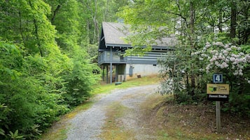 House, 1 King Bed (Sunset Studio) | Property grounds