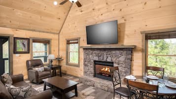House, 1 King Bed with Sofa bed (Trail Head) | Living area