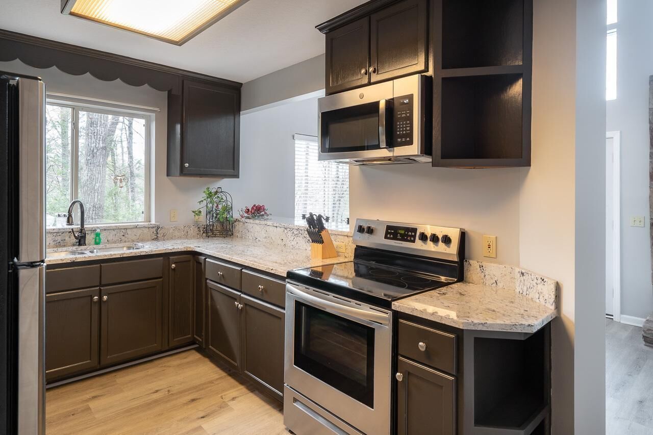 House, Multiple Beds (Autumn Breeze) | Private kitchen | Oven