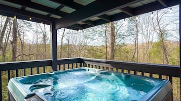 House, Multiple Beds (Autumn Breeze) | Outdoor spa tub