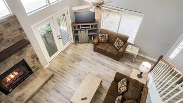 House, Multiple Beds (Autumn Breeze) | Living area