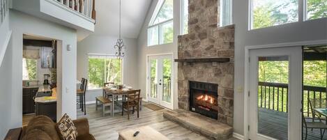 House, Multiple Beds (Autumn Breeze) | Living area