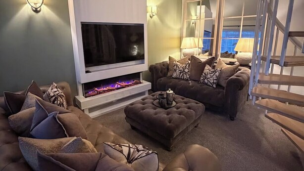 A modern living room with a fireplace, a sofa set, and a staircase. - 2 Bed Cottage - Sleeps 4 - Parking - Wifi (Melrose)